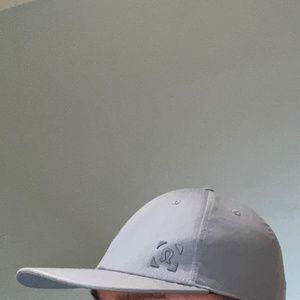 lululemon men’s cap w/ logo